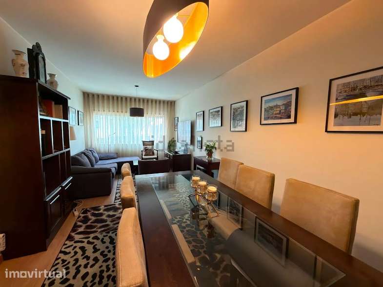 Apartamento T2 com garagem, arrumo e elevador em Leça do Balio - Grande imagem: 2/33