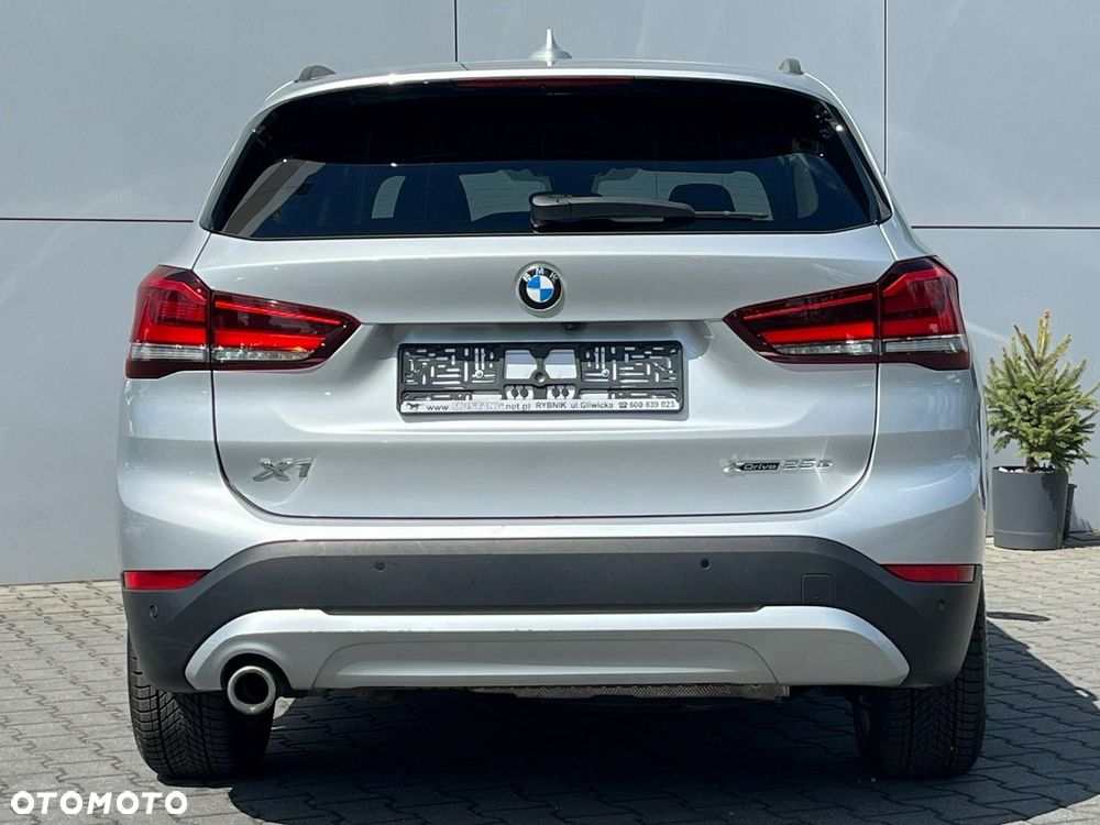 BMW X1 xDrive25e Advantage - 12