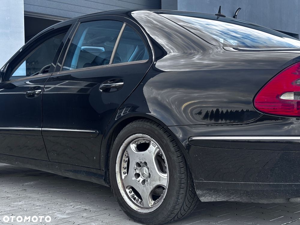 Mercedes-Benz E-Class 2004 photo 2