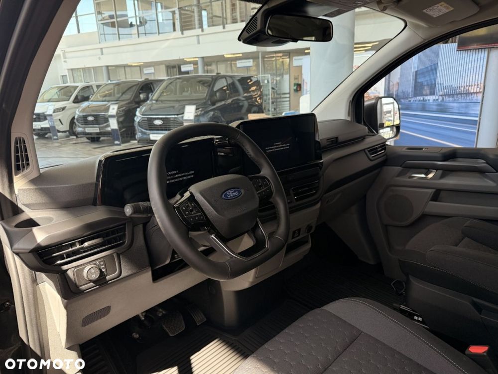 Ford Tourneo Custom - 11