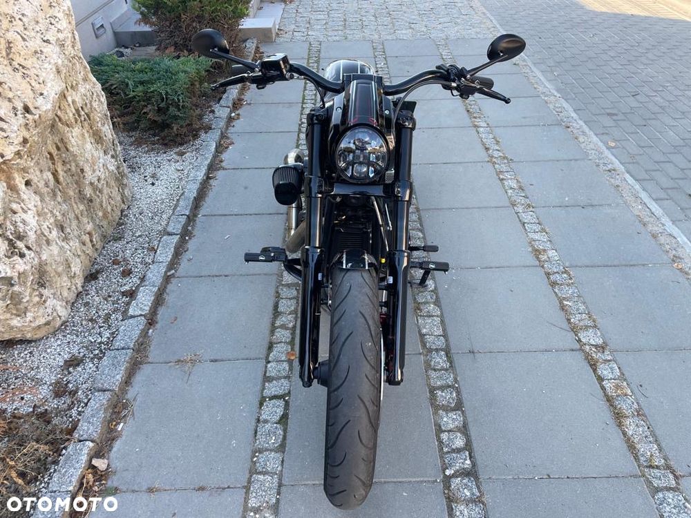 Harley-Davidson Softail Breakout - 11