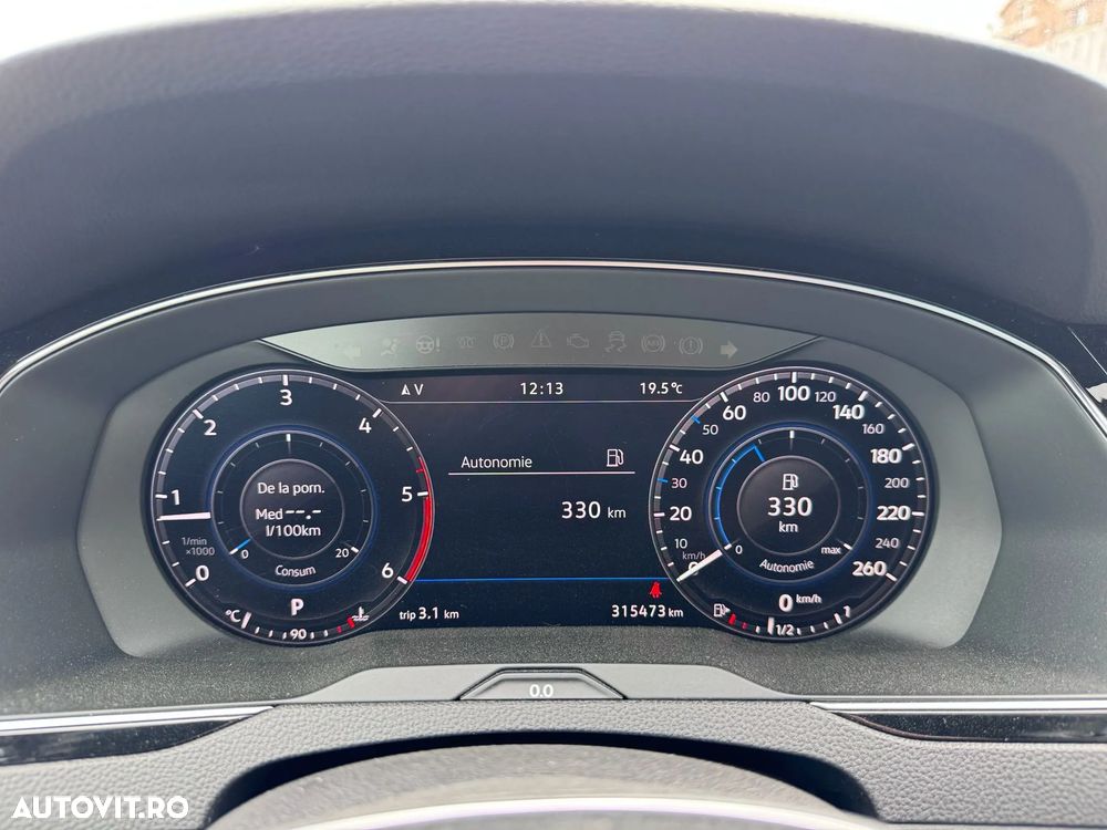 Volkswagen Passat 1.6 TDI SCR DSG Conceptline - 20