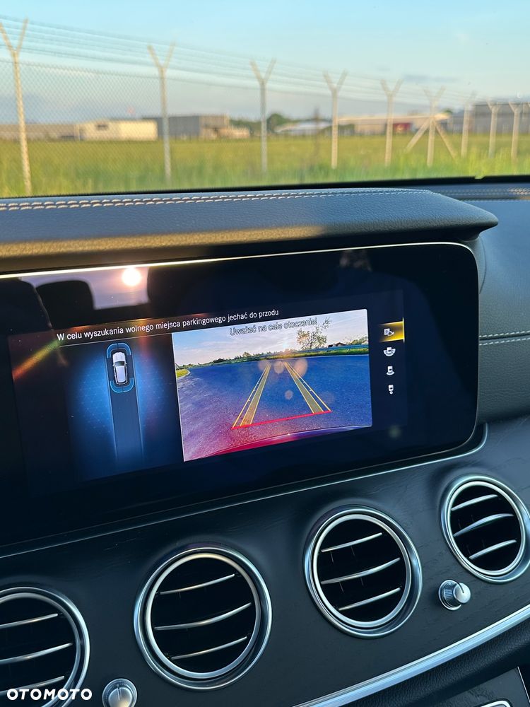 Mercedes-Benz Klasa E 300 9G-TRONIC AMG Line - 16