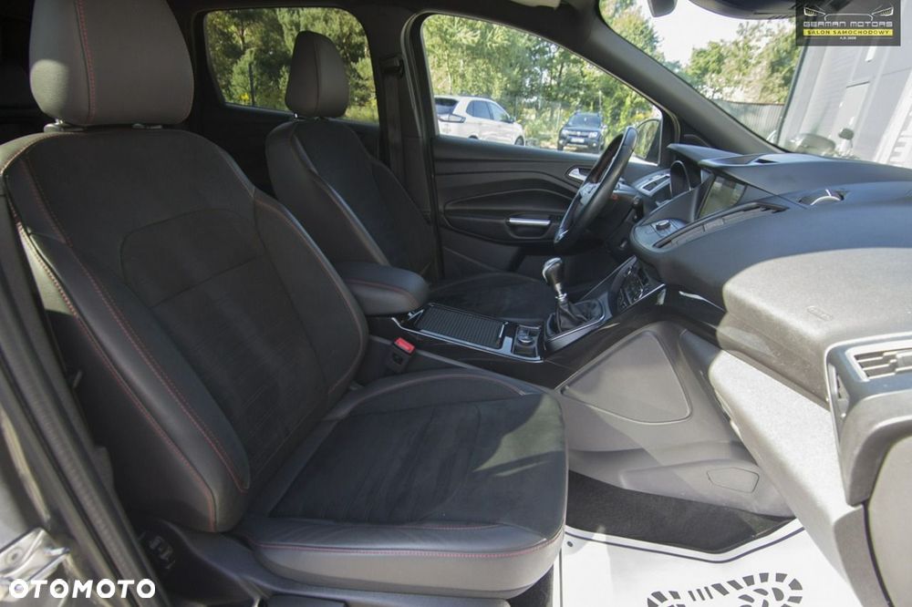 Ford Kuga 1.5 EcoBoost 2x4 ST-Line - 37