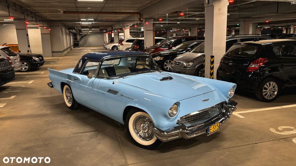 Ford Thunderbird - 33