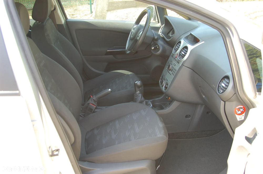 Opel Corsa 1.4 16V Energy - 31