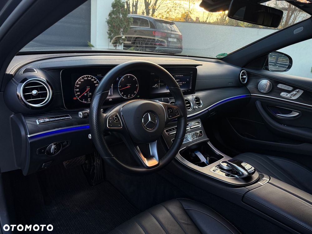 Mercedes-Benz Klasa E 350 d 4Matic T 9G-TRONIC AMG Line - 19