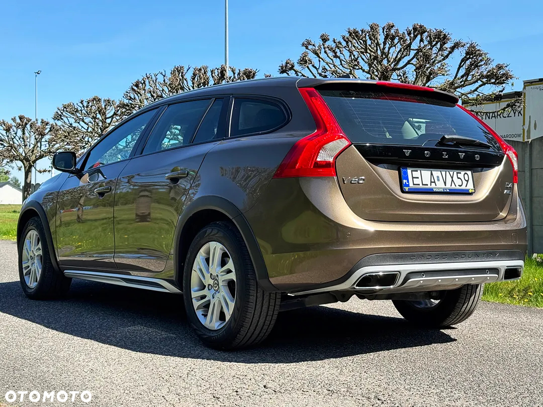 Volvo V60 Cross Country D4 AWD Geartronic Summum - 11