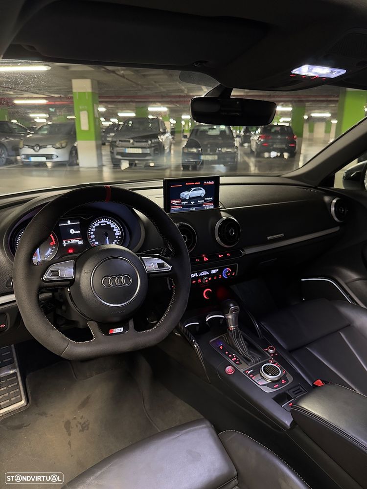 Audi S3 S tronic - 11