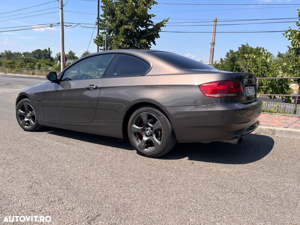 BMW Seria 3 320i Aut. - 9