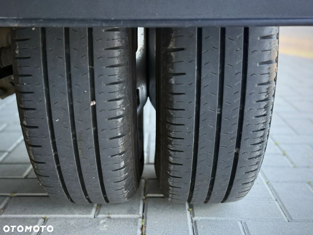 Iveco Daily 35C18 3.0 HPI 180KM / 2023 Rok Produkcji / Kontener 4,7m + Winda 750KG / 93.090KM PRZEBIEG / Automat Hi-Matic / ZAREJESTROWANY W PL - 21