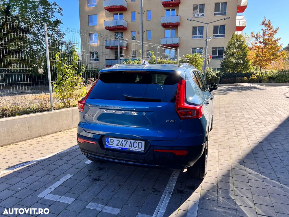 Volvo XC 40 B4 AT FWD MHEV Plus Dark - 5