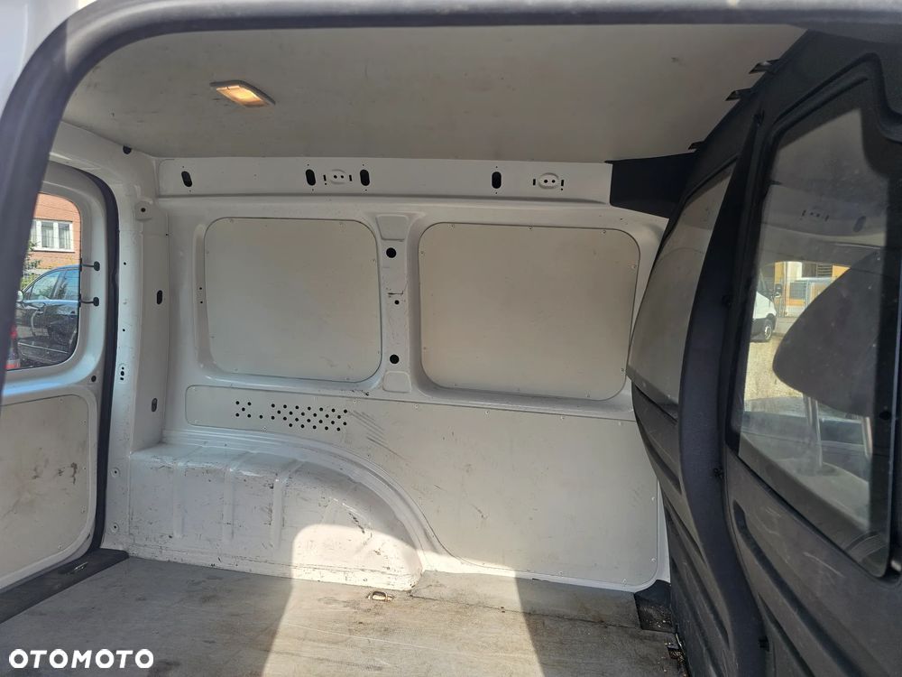 Volkswagen Caddy - 18