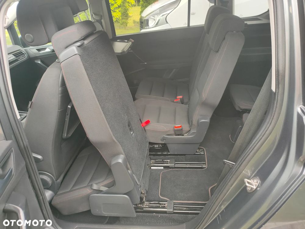 Volkswagen Touran - 12