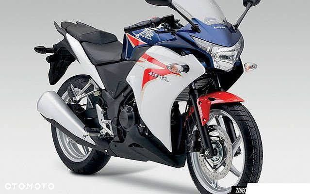 HONDA CBR 250 reflektor lampa czasza owiewka wypełnienie licznik błotnik kierownica lusterko manetka felga tarcza zacisk pompa zawieszenie silnik moduł regulator zbiornik siedzenie set podnóżek stelaż stopka chłodnica tłumik - 1