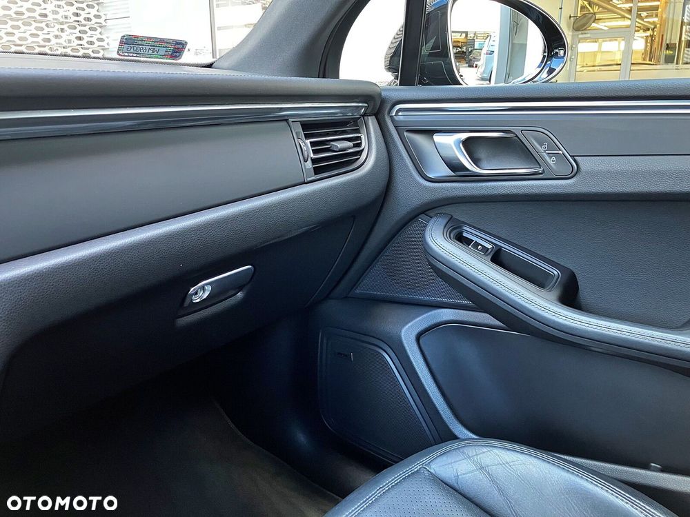 Porsche Macan - 31