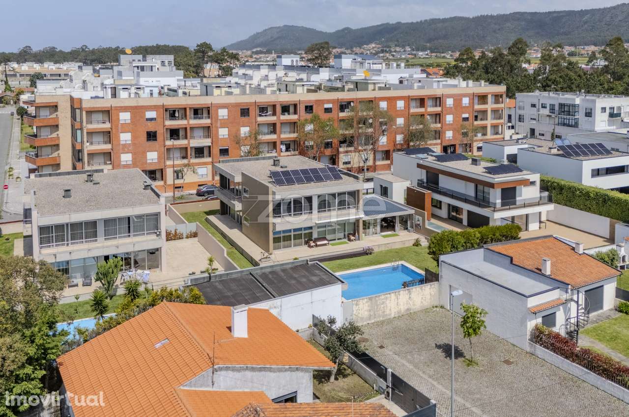 Moradia T5 com Piscina, 4 Suites e Garagem para 4 Carros em Esposende - Grande imagem: 3/60