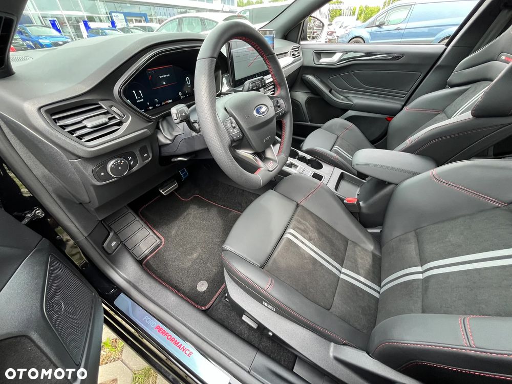 Ford Focus 2.3 EcoBoost ST X - 23