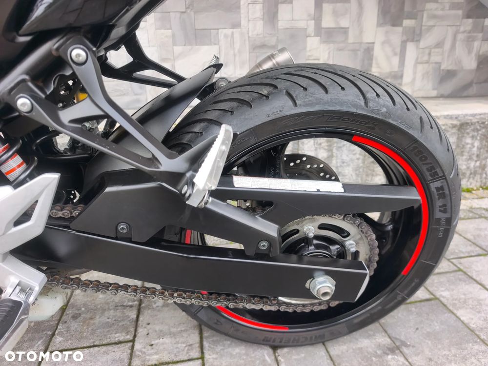 Suzuki GSR - 29