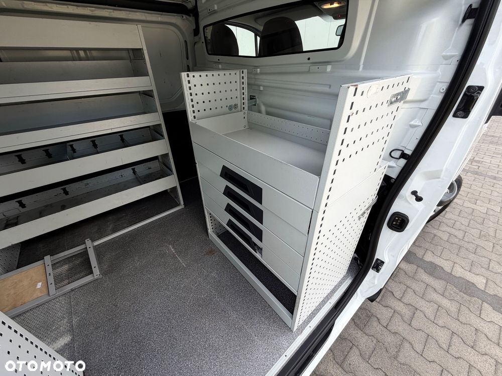 Nissan NV300 - 31