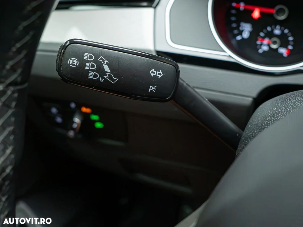 Volkswagen Passat 2.0 TDI DSG Comfortline - 29