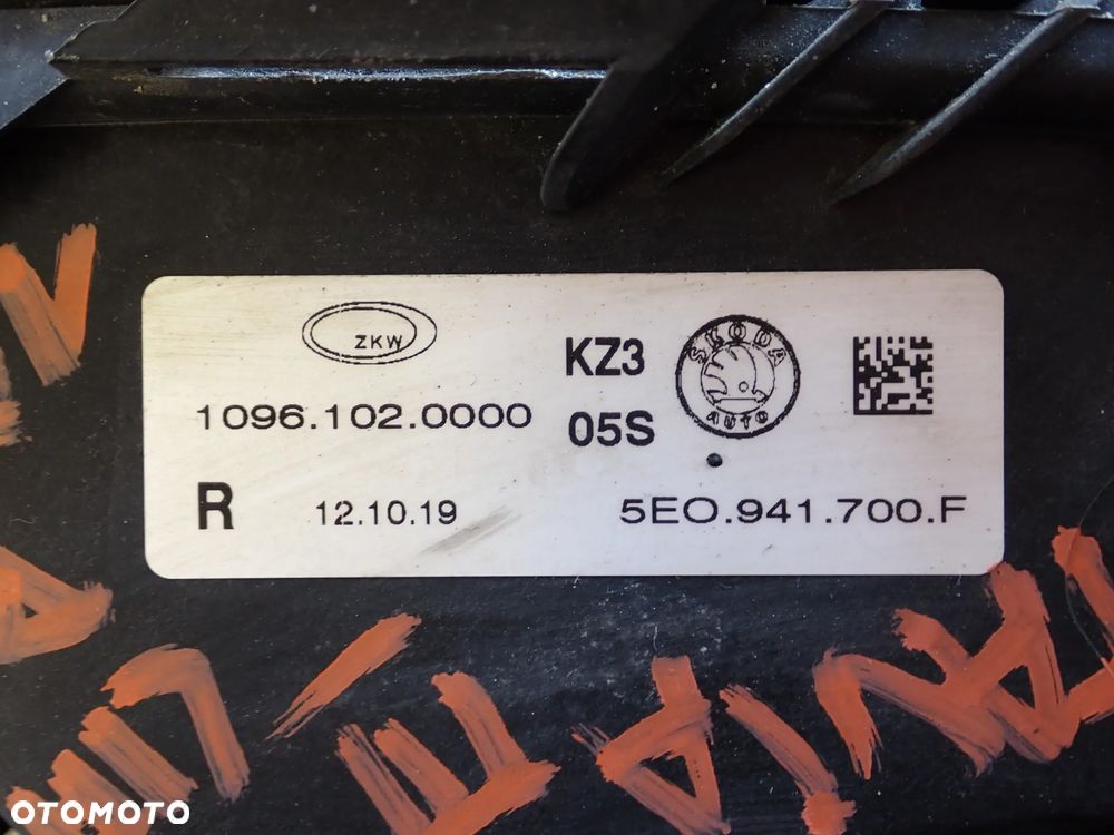 Skoda Octavia III Lift Halogen Prawy Przód Europa  5E0941700F - 3