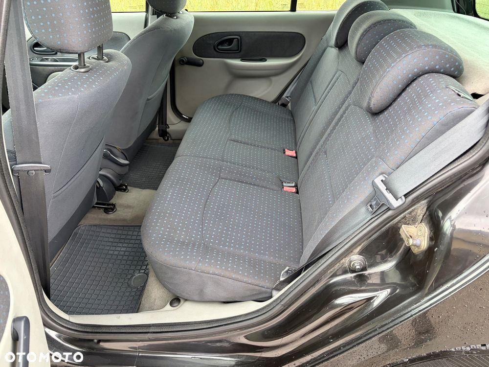 Renault Clio 1.2 16V Expression - 17
