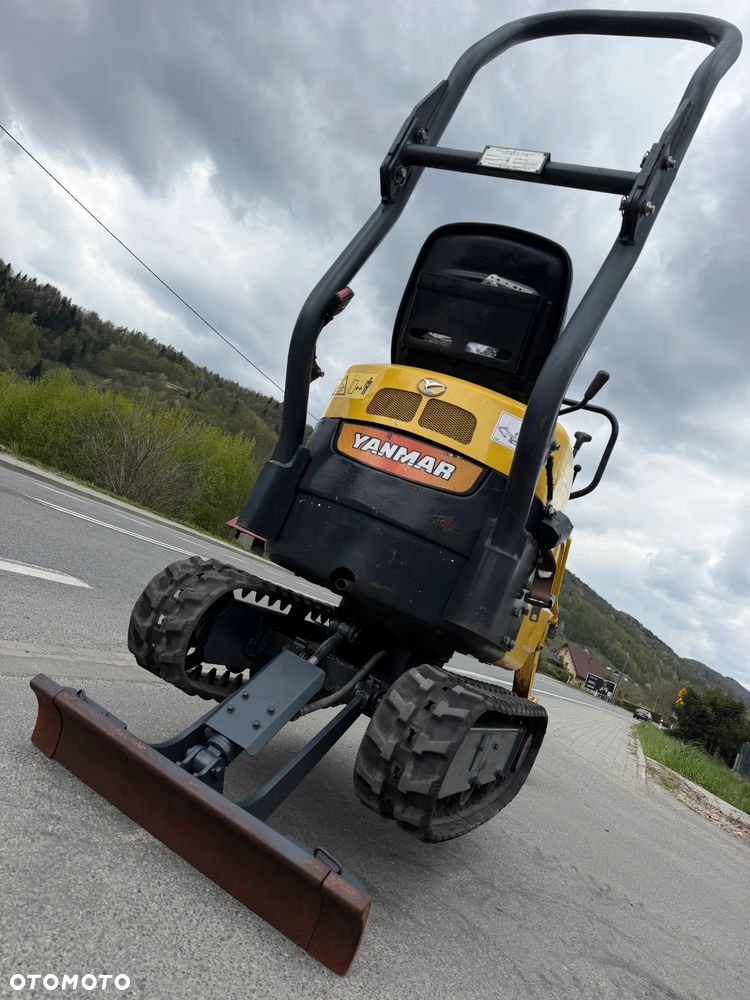 Yanmar SV08-1AS Japońska Minikoparka Gąsienicowa. Koparka 1,1 tony. Maszyna jak Nowa. 2017rok. Pochodzi z Norweskiego Gospodarstwa Ogrodniczego! 2 Rozsuwane Podwozie. Dokumentacja. Dodatkowe sekscje Hydrauliczne na młot lub wiertnice. Ani deka luzów czy wycieków. Szybkozłącze. Skrętne ramię. OKAZJA Zadbana Maszyna! Bardzo oszczędny silnik Yanmar. Mocne pompy Hydrauliczne!! 851mtg. Ani deka luzów czy wycieków, Aktualna Dekra. Po serwisach! - 29