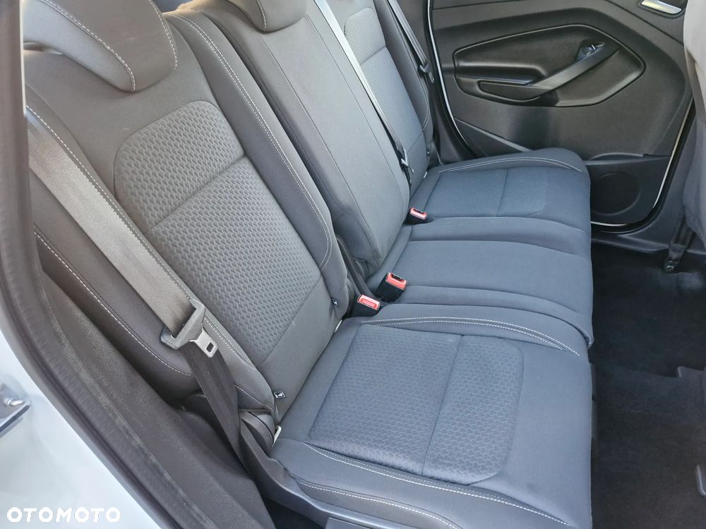 Ford Kuga - 36