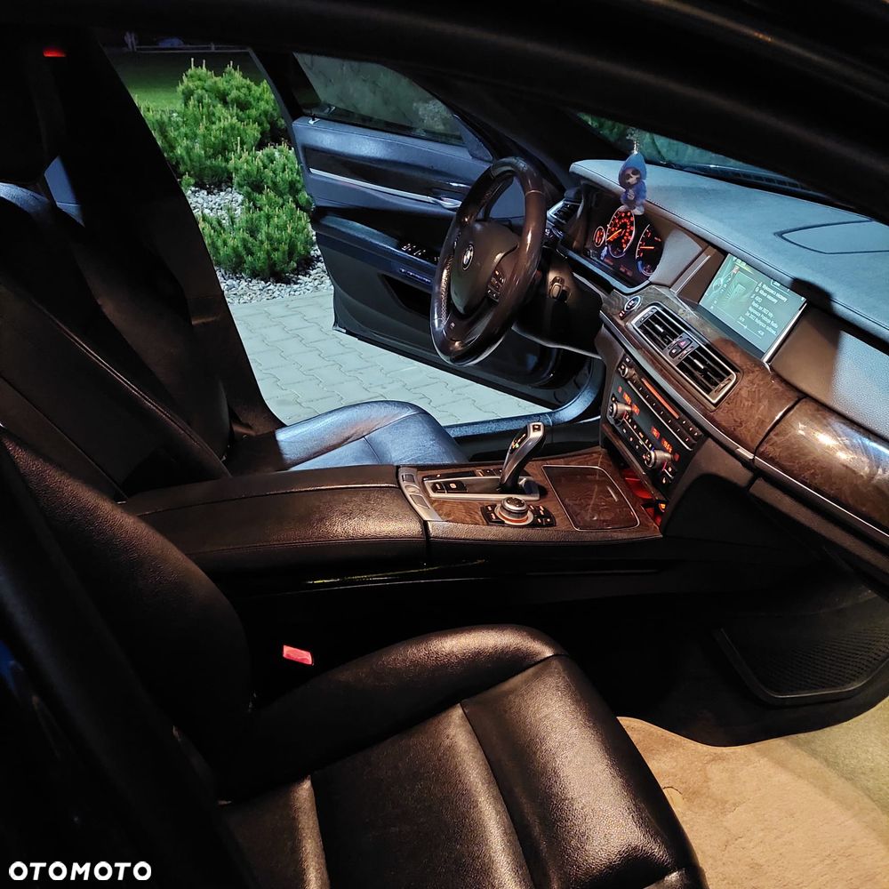 BMW Seria 7 740Li - 30