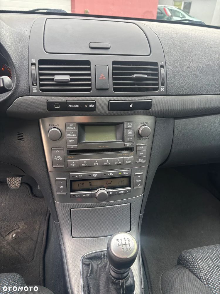Toyota Avensis - 23