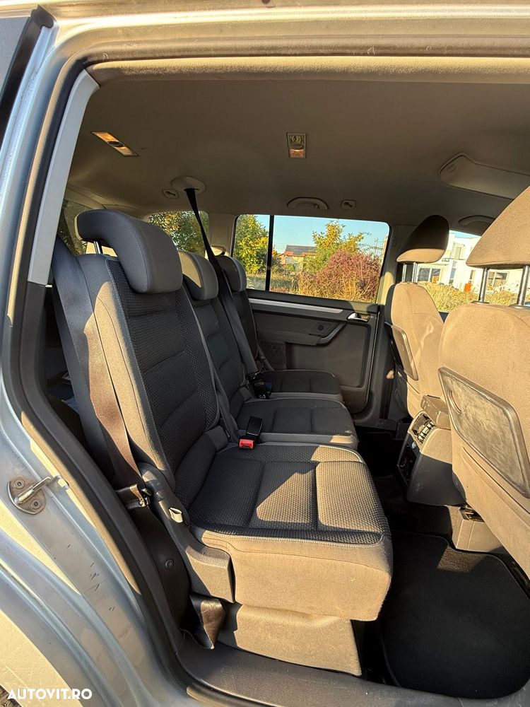 Volkswagen Touran - 16