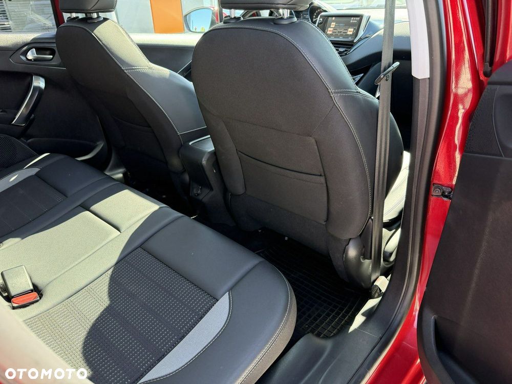 Peugeot 2008 1.2 Pure Tech GPF Allure S&S - 15