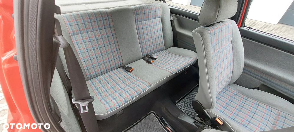 Volkswagen Golf - 32
