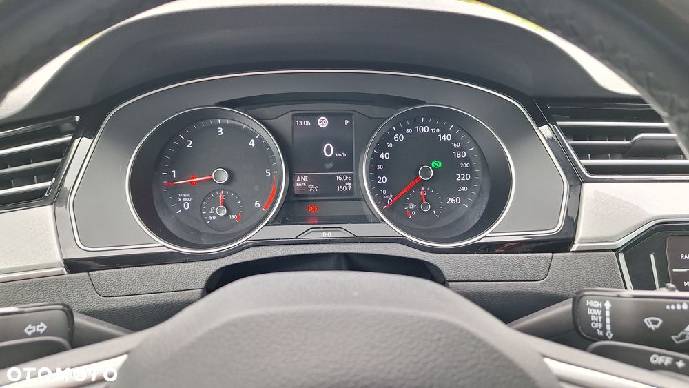 Volkswagen Passat 1.6 TDI SCR DSG Comfortline - 29
