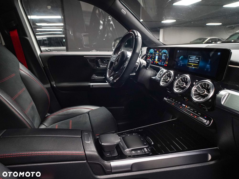 Mercedes-Benz GLB - 16