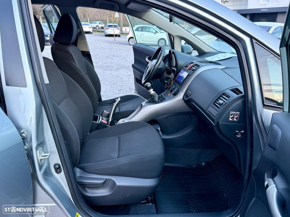 Toyota Auris 1.4 D-4D Exclusive - 9