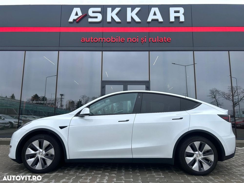Tesla Model Y Long Range Dual Motor AWD - 10