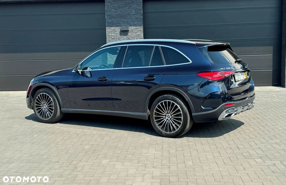 Mercedes-Benz GLC 300 4Matic 9G-TRONIC AMG Line Advanced - 3