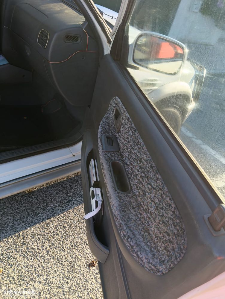 Kia Sportage 2.0 TDi DX - 8