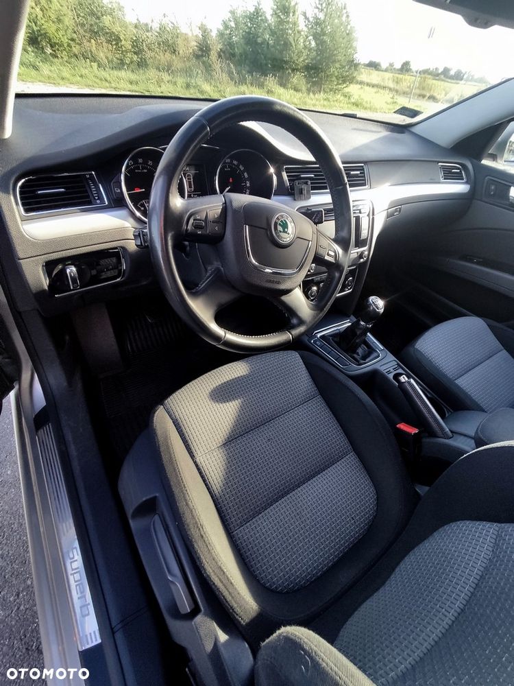 Skoda Superb 2.0 TDI Ambition - 8