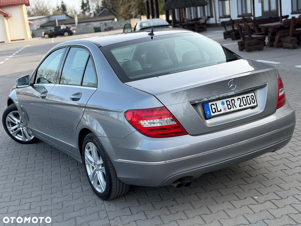 Mercedes-Benz Klasa C 180 CGI BlueEFFICIENCY Avantgarde - 21