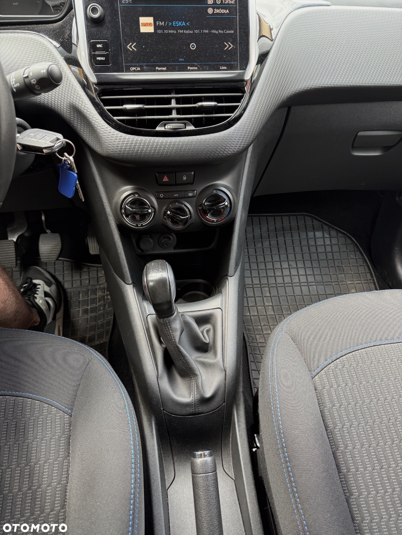 Peugeot 208 - 10