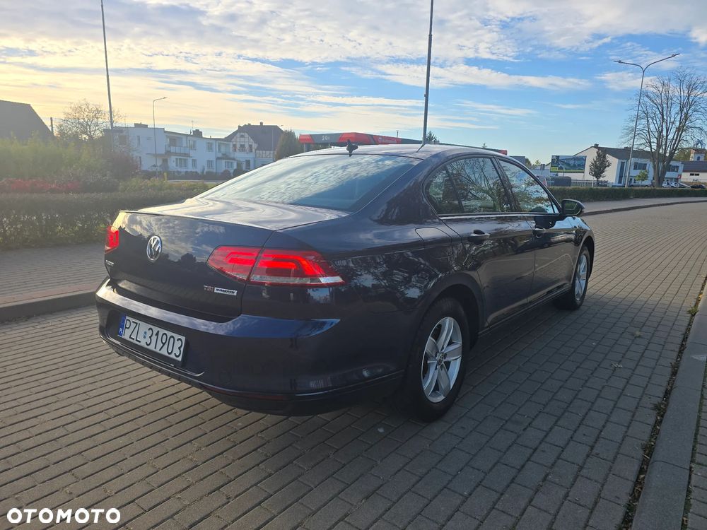 Volkswagen Passat - 4