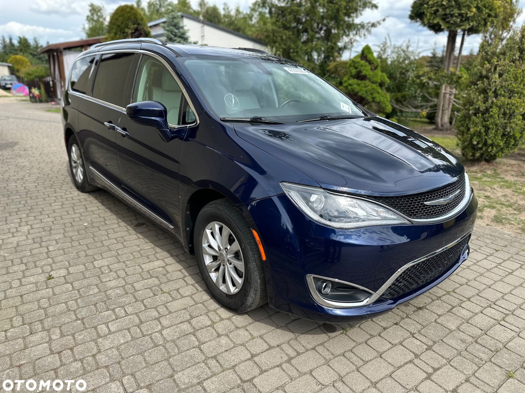 Chrysler Pacifica - 1