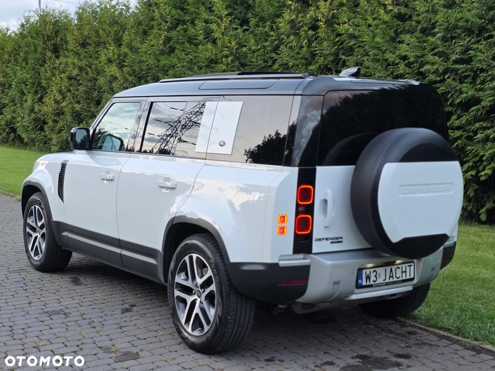 Land Rover Defender - 32