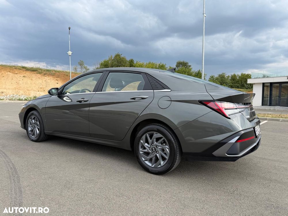Hyundai Elantra 1.6 l 123 CP CVT Highway - 21