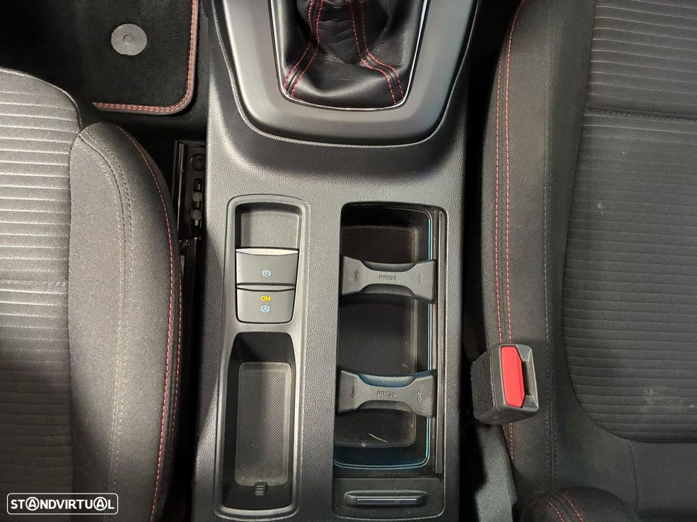 Ford Focus 1.0 EcoBoost MHEV ST-Line - 33