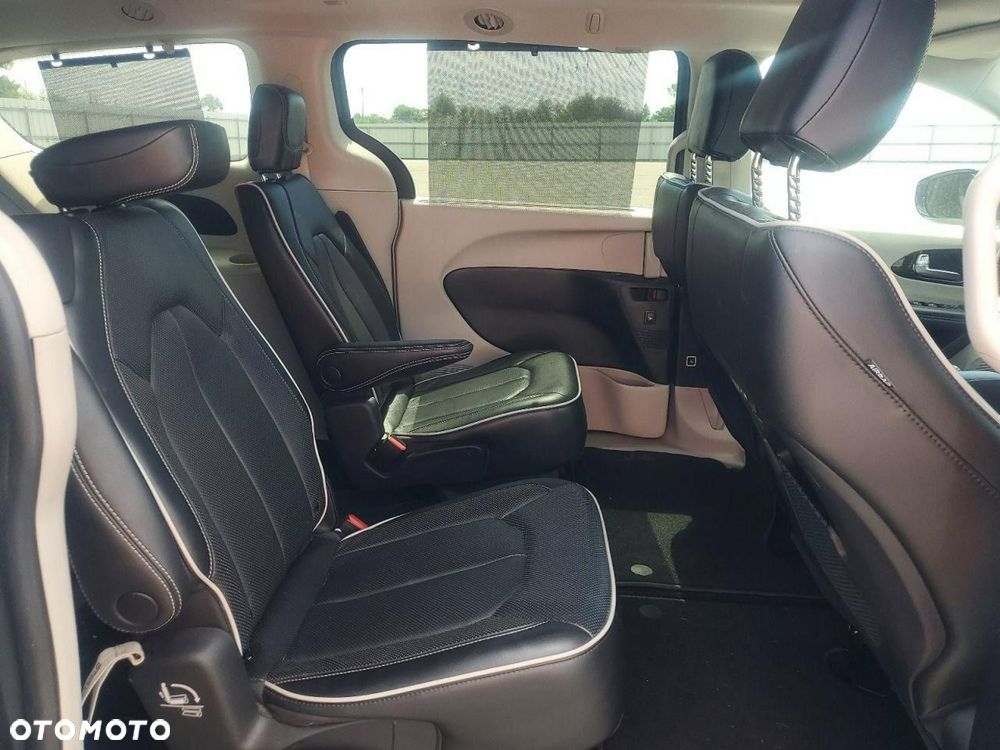 Chrysler Pacifica - 11