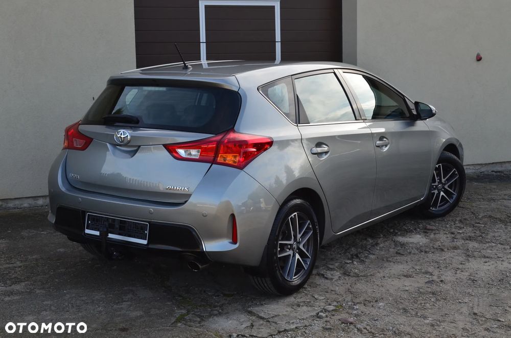 Toyota Auris 1.6 Premium + - 7
